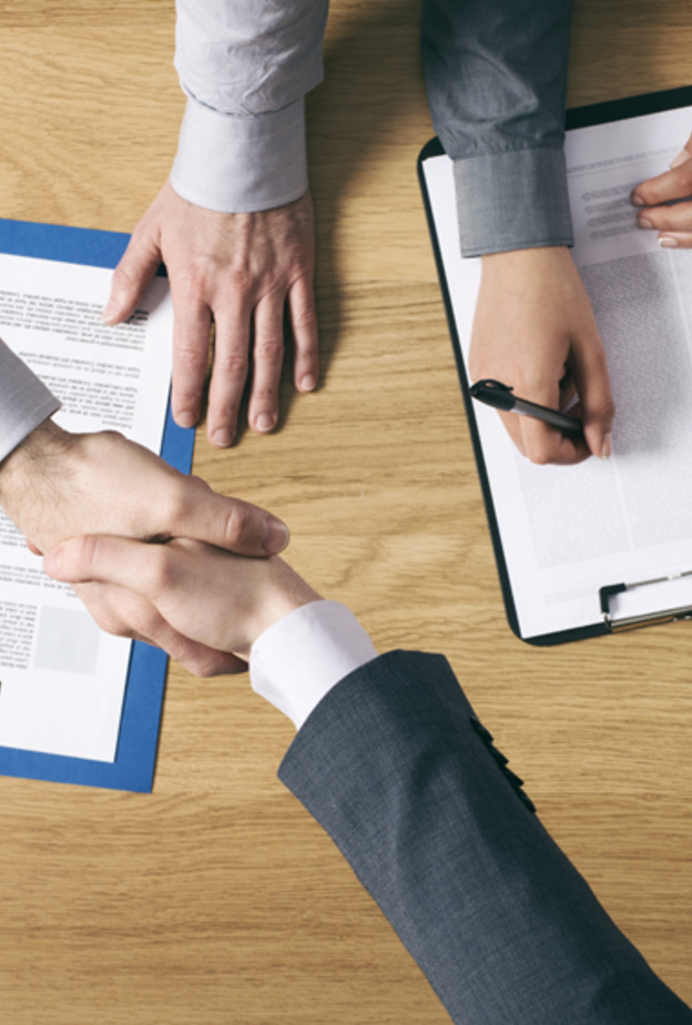 مشاعل تعرف نفسها في مقطع الفيديو الذي نشرته.