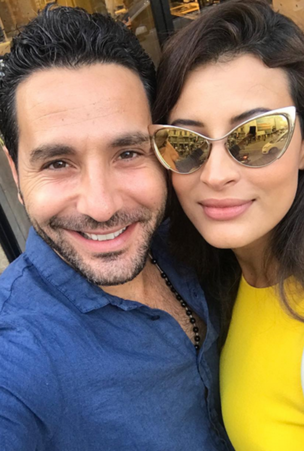 الصورة الاولى للعروسين بعد زواجهما في ميلانو.