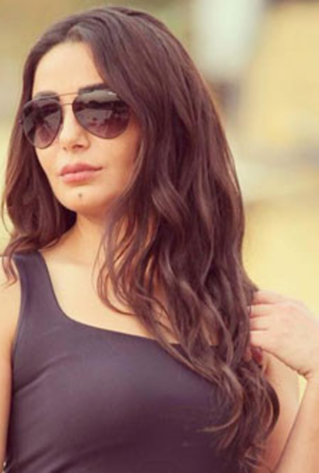 الممثلة السورية ديمة الجندي مولودة في 8مارس