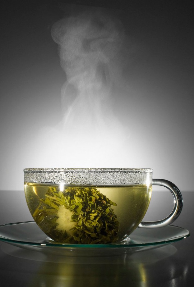 يحارب الشاي الاخضر بالنعناع مشاكل الجهاز الهضمي 