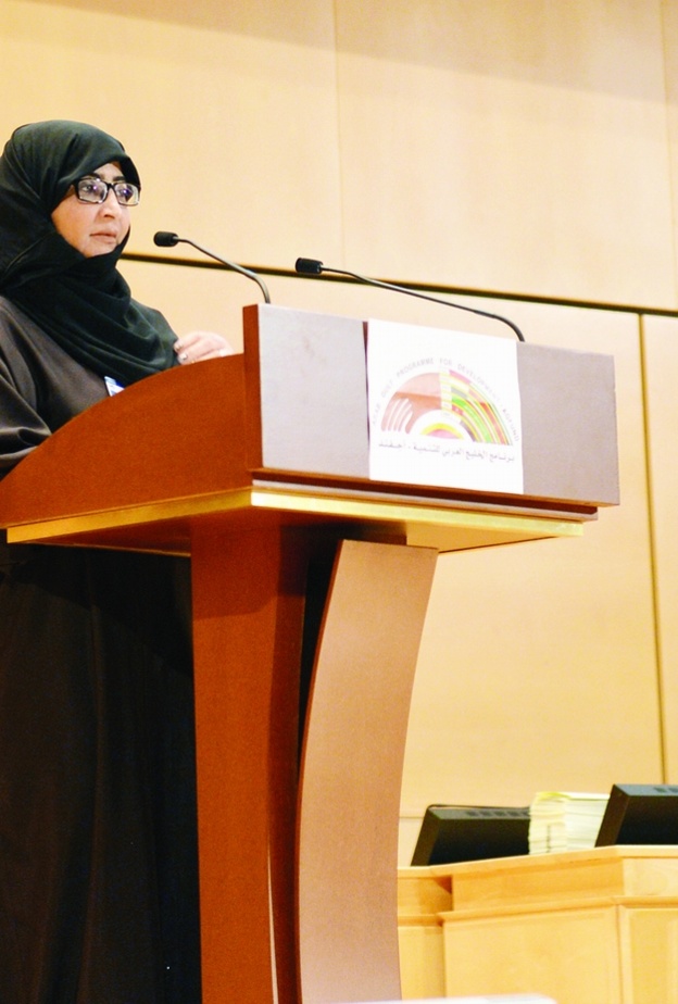 عائشة الشبيلي الفائزة بجائزة أجفند