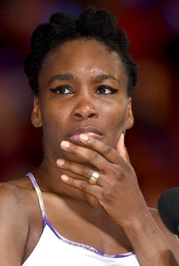 ويليامز غادرت المؤتمر الصحفي بعد انفجارها بالبكاء