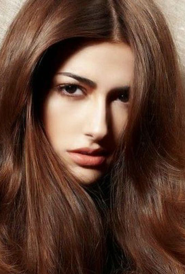 صبغ الشعر بالحناء والكركدية بطريقة سهلة