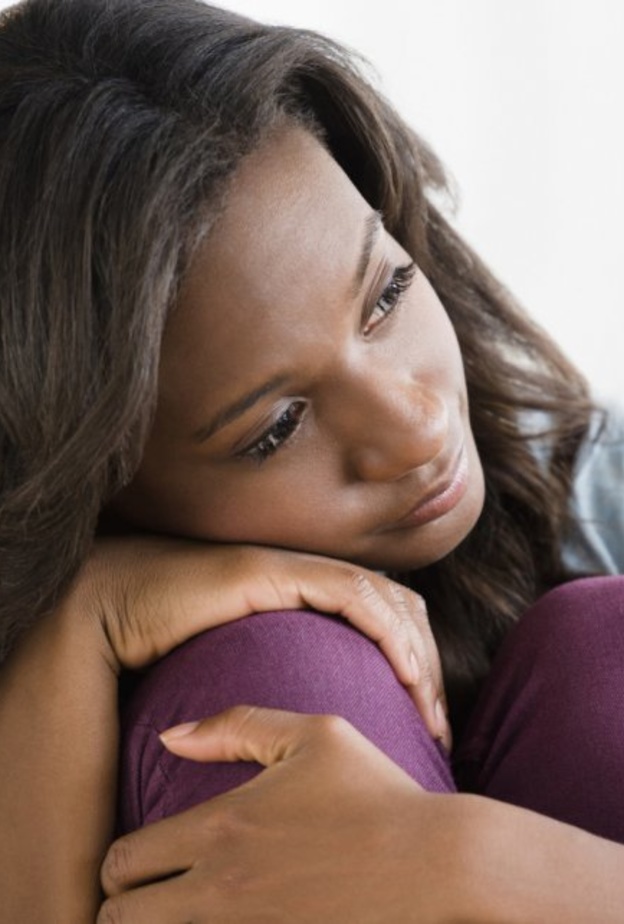  الشعور الدائم بالحزن أحد أعراض الاكتئاب.