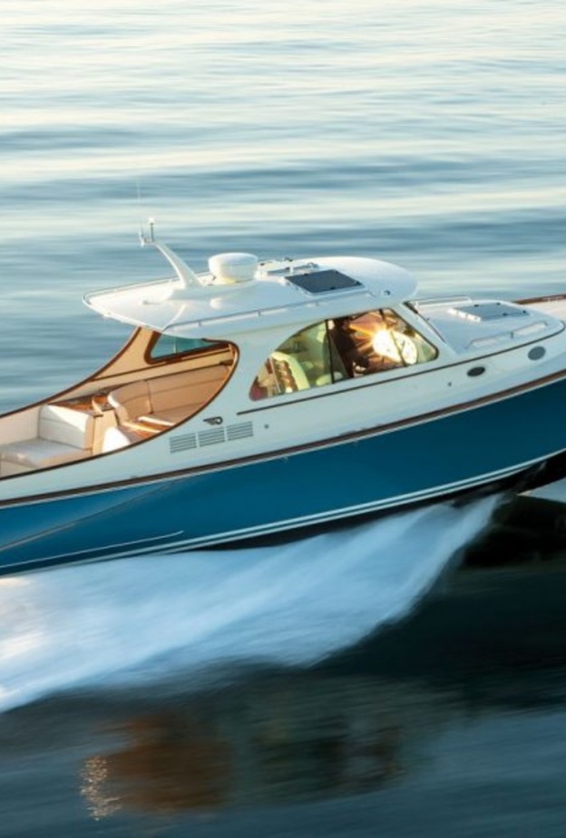 استخدم الصديق قارب براون