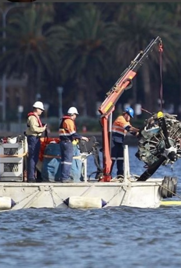 الطائرة بعد سقوطها