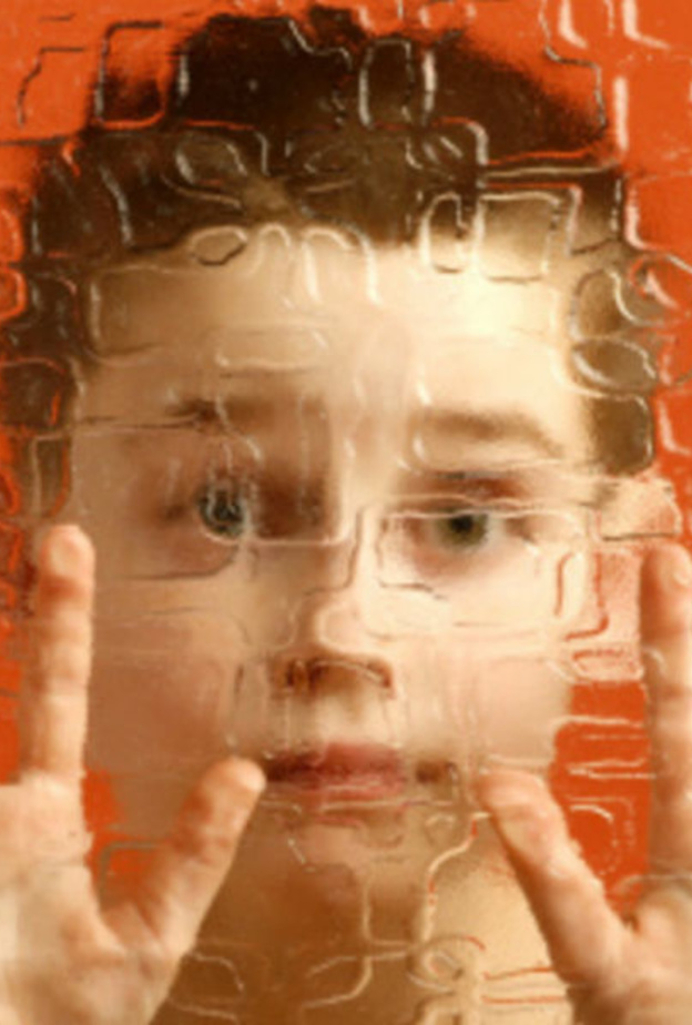 سلوك الطفل التوحدي وكيفية التعامل معه 