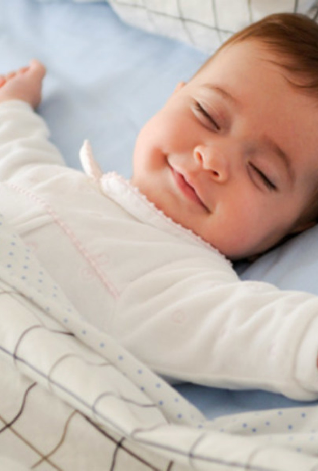 نوم الطفل في مكانه يعوده على روتين النوم.