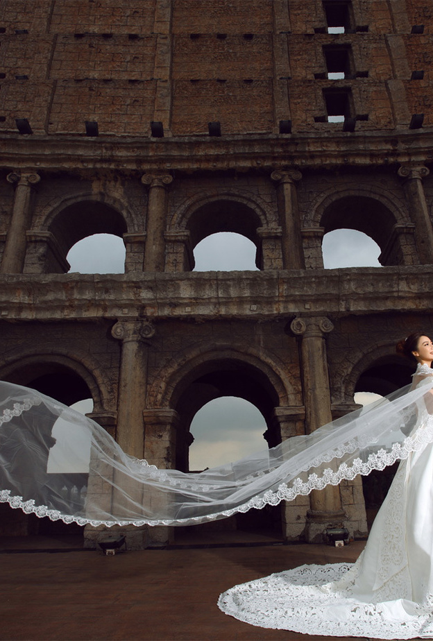 طرحة ناعمة لإبراز شكل الفستان