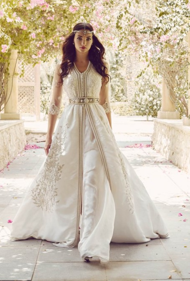 على العروس ان تجهز ملابسها قبل شهر من الزفاف