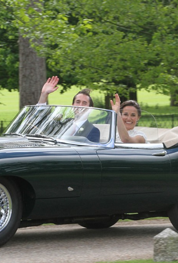 وصول العروسين الى حفل الزفاف