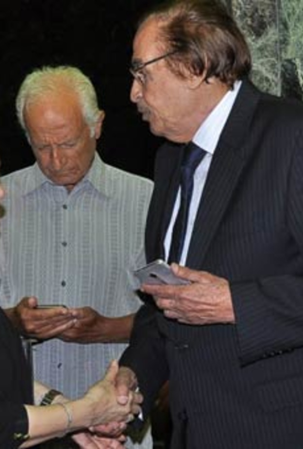 عزت العلايلي في عزاء زوجته