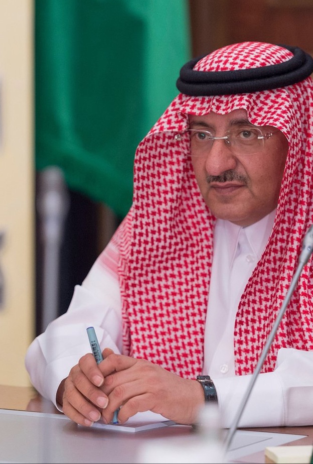 يشرف ولي العهد على السلال الغذائية بنفسه