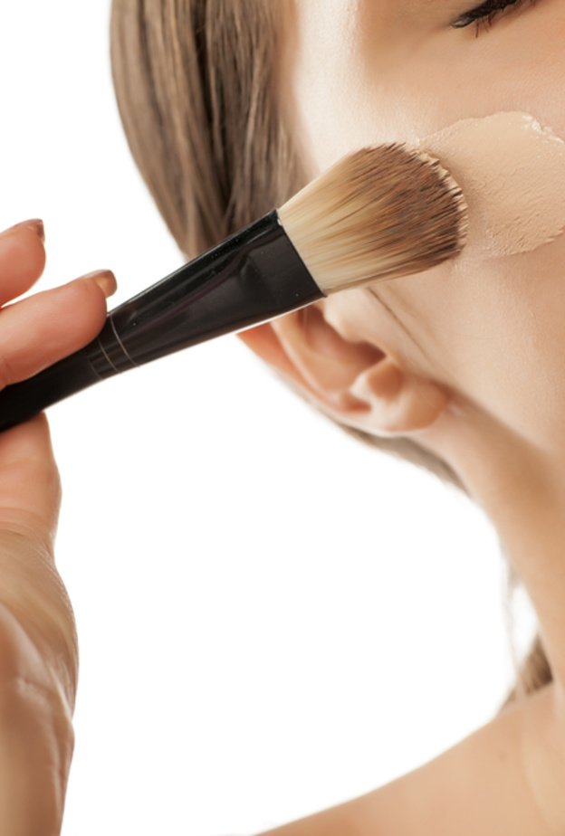 اختاري الفاونديشن المناسب لبشرتك المختلطة