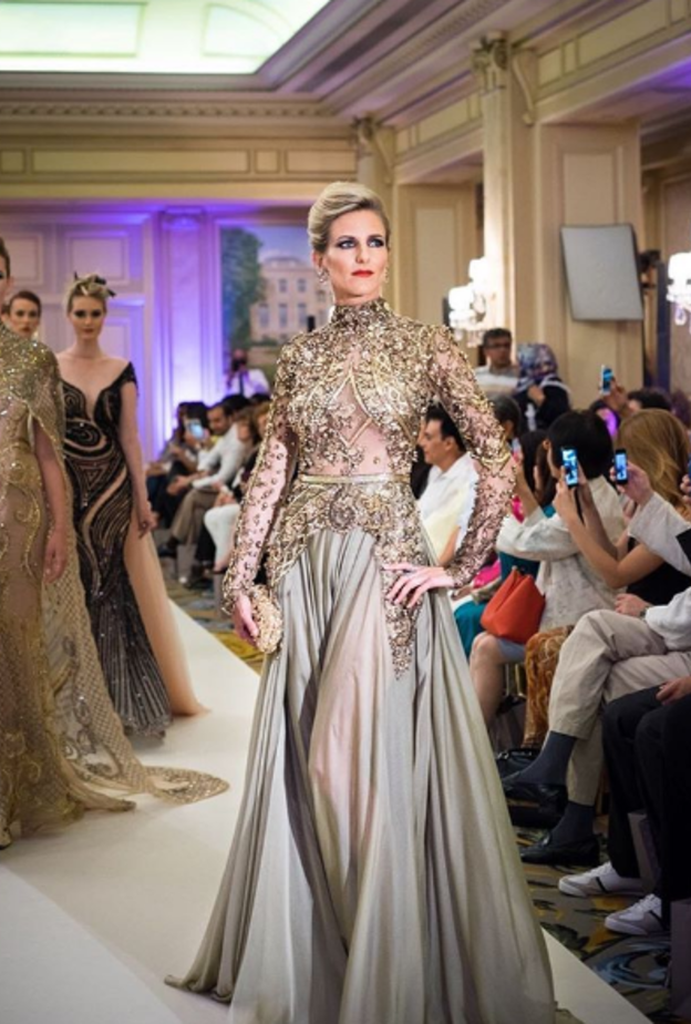  الفستان الذي يليق بالمرأة المحجبة هو الذي يظهر أنوثتها باحتشام