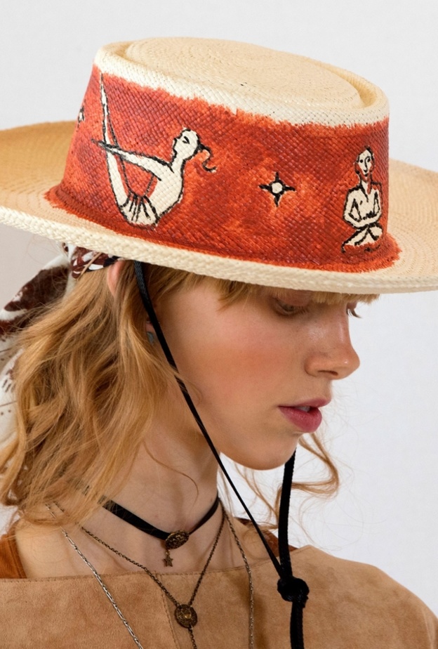 اكسسوارات القبعات العصرية في عرض ديور كروز 2017