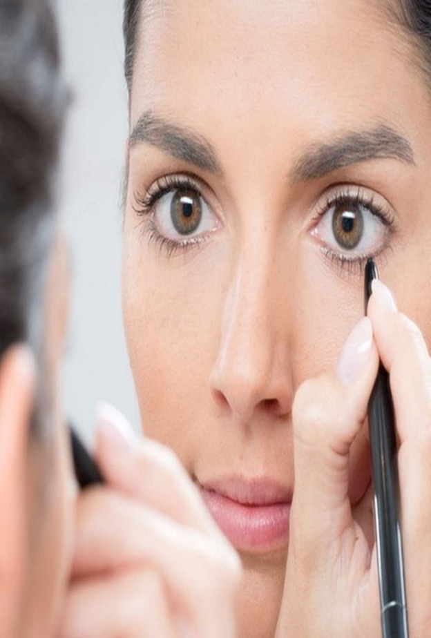 الكحل يسبب التهاب العيون