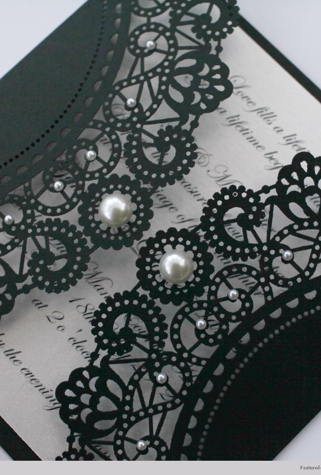 دعوة زفاف ملكية توحي بالفخامة