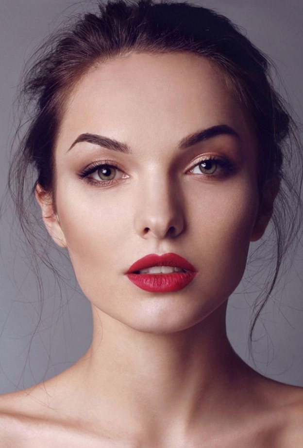 الآيلاينر الأسود الجذاب والبسيط