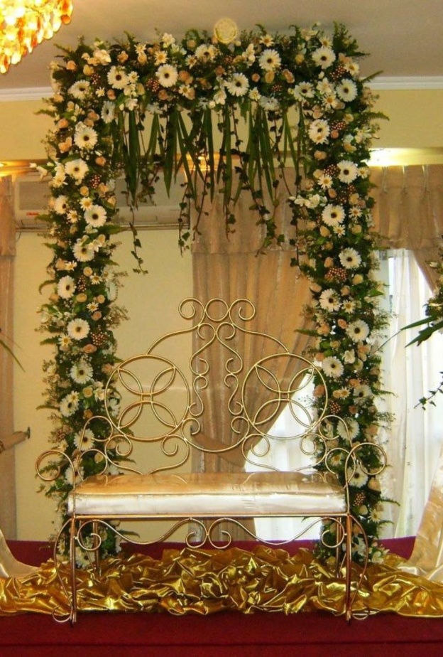 اجعلي اللون الذهبي ثيم زفافك في العيد