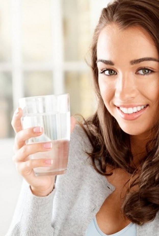شرب الماء يحمي العين من الجفاف