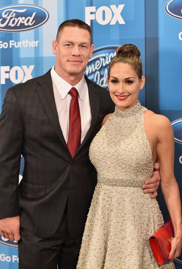 اسطورة المصارعة الشهير جون سينا وحبيبته المصارعة نيكي بيلا