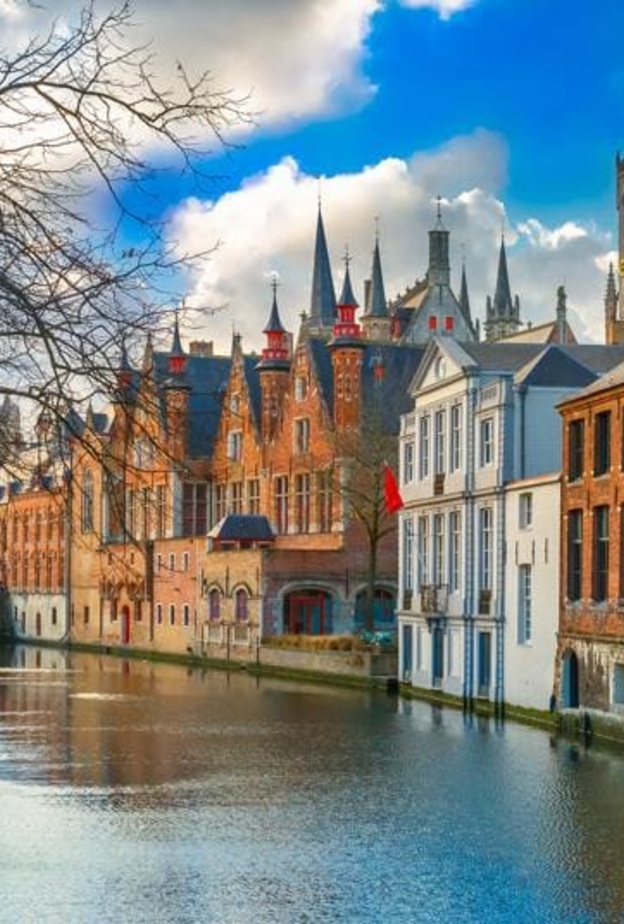 متحف Groeninge الذي يطلق عليه كذلك اسم متحف الفنون الجميلة