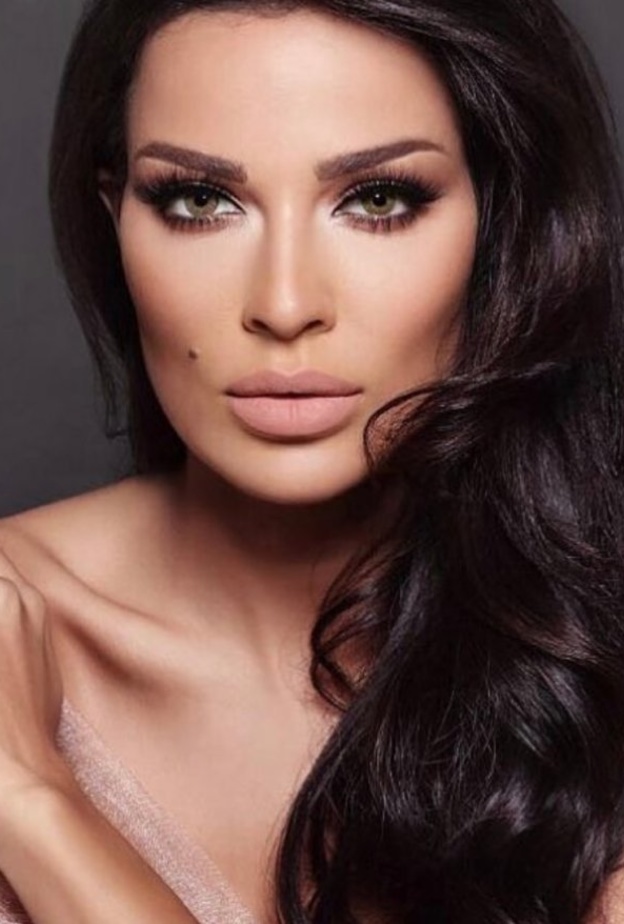نادين نجيم وأسلوبها الناعم والمثير في المكياج