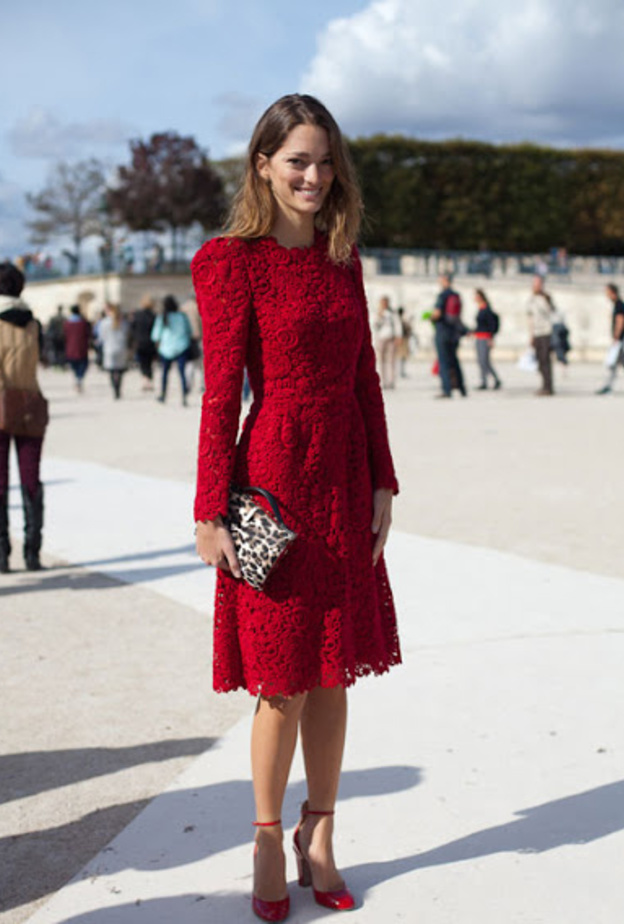 Valentino فستان من الدانتيل الأحمر من.