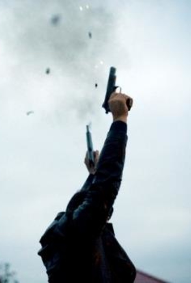 اطلاق النار في الاعراس عادة منتشرة في البلاد العربية