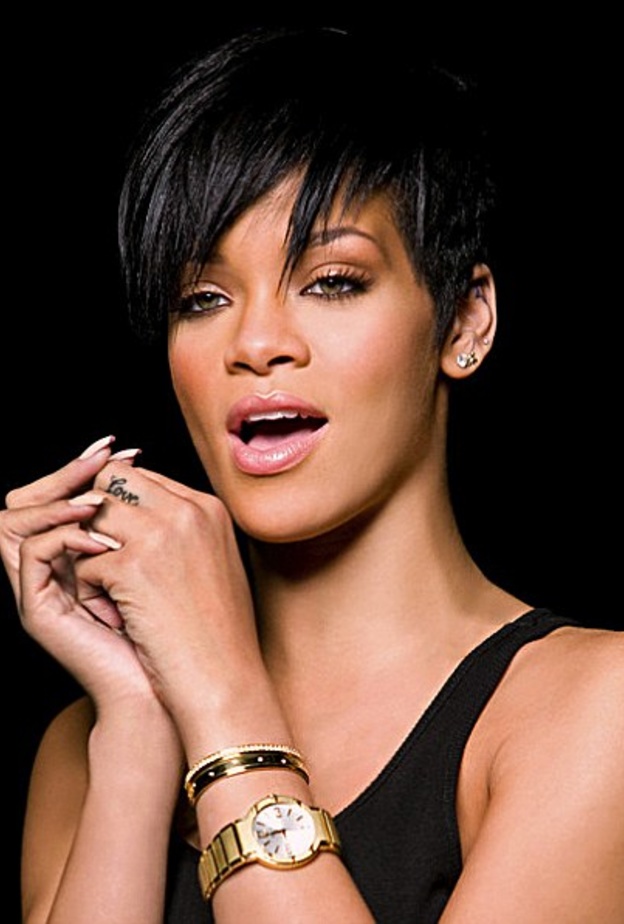 اختارت النجمة ريهانا ساعات نسائية من الماركات العالمية 2017‏ باللون الذهبي من دار Piaget