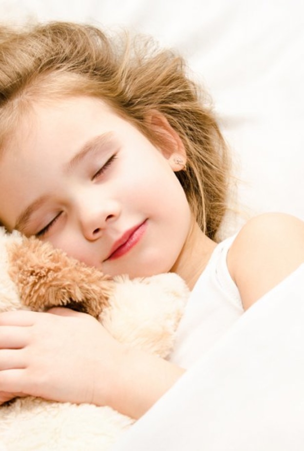 عودي طفلك على النوم المبكر في وقت محدد