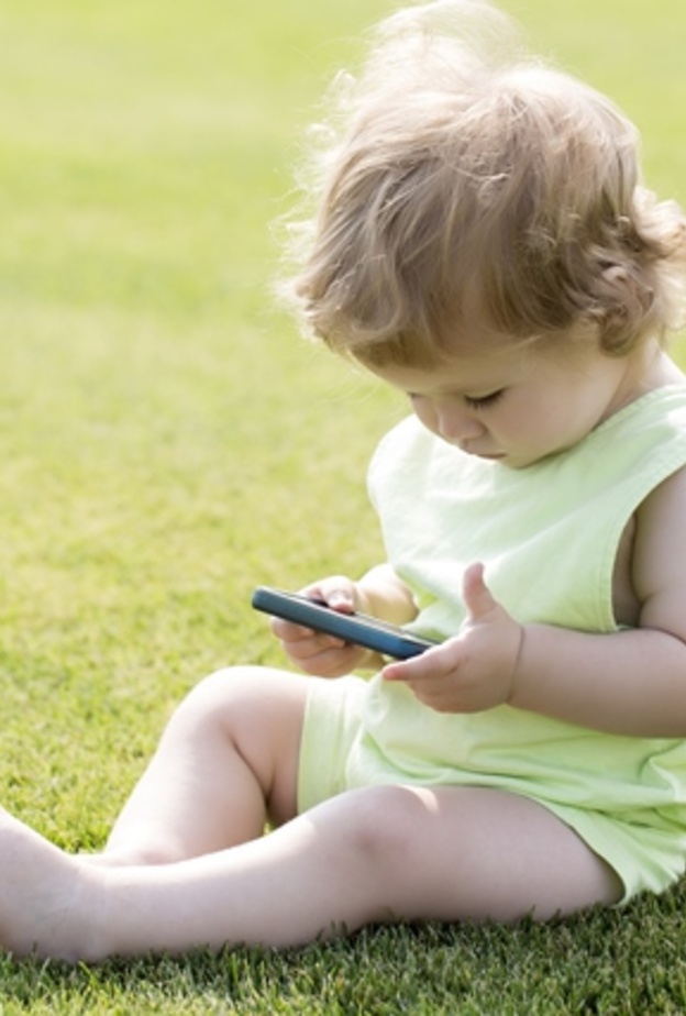  اضرار الهاتف المحمول على الاطفال