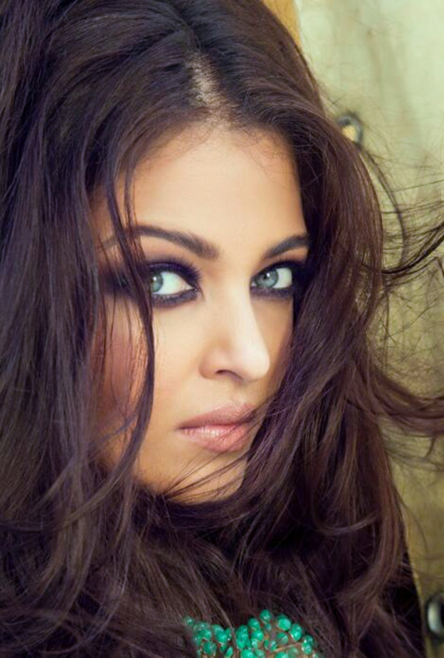 النجمة الهندية وملكة جمال العالم السابقة، آيشواريا راي اشتهرت بعينيها الخضراوين الساحرتين