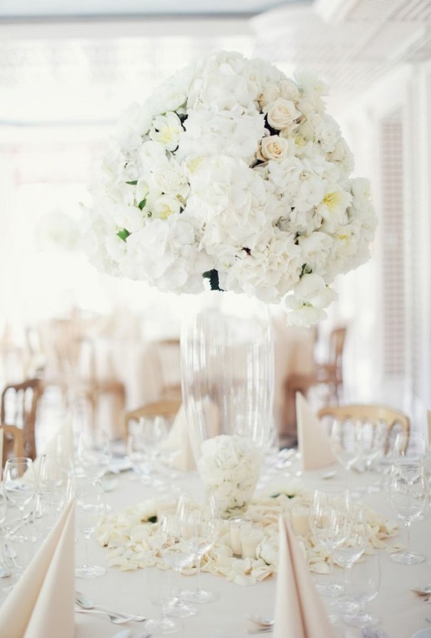 رومانسية اللون الابيض في ديكور حفل الزفاف لا مثيل لها