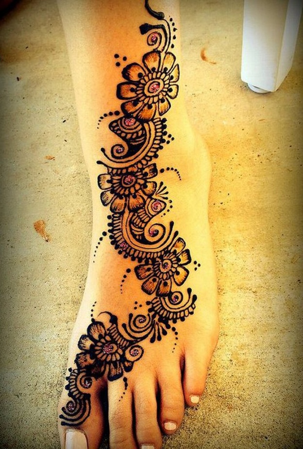 نقش حناء ناعم وعصري للعروس