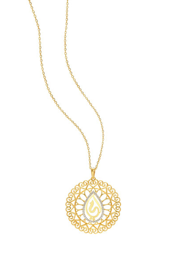 قلادة الى أمي مع كل الحب والتي تحمل كلمة أمي بالخط العربي الكلاسيكي