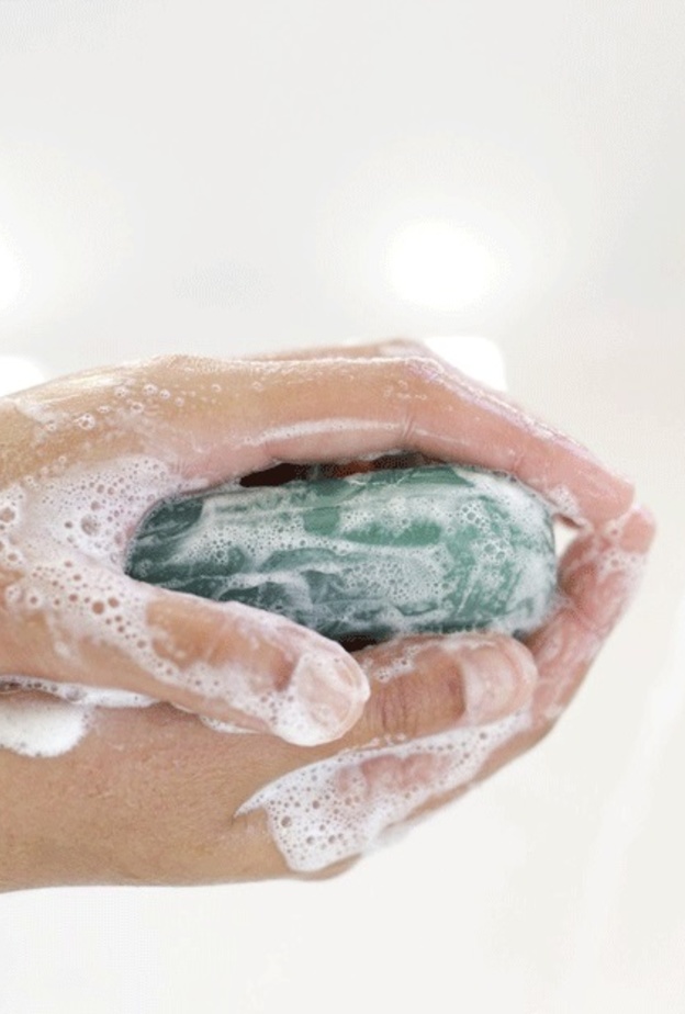 غسل اليدين بالصابون أهم طرق الوقاية من التسمم الغذائي