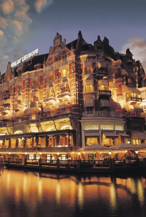 فندق اوروبا في امستردام ليلا