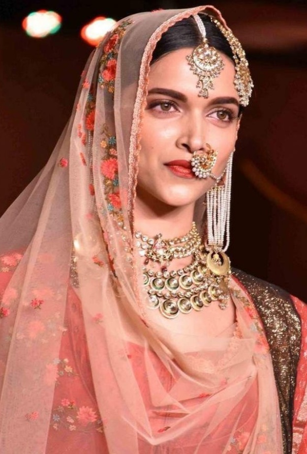 أجر ديبيكا بادوكون أعلى من أجر رانفير سينغ و شاهيد كابور