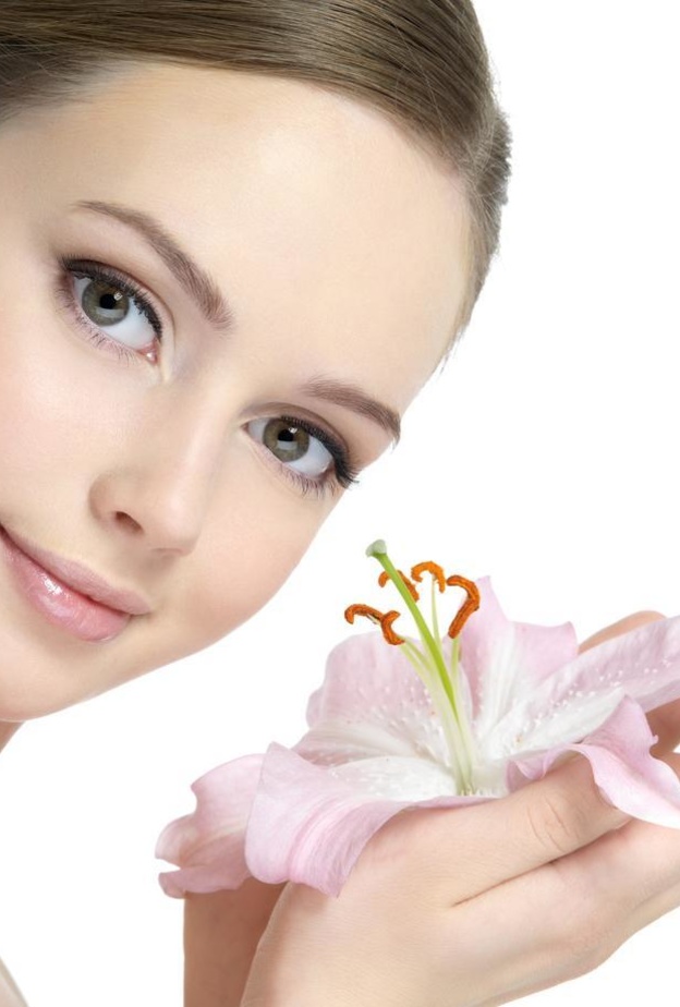 ماء الورد سر اساسي من اسرار جمال المرأة ماهي استخداماته؟