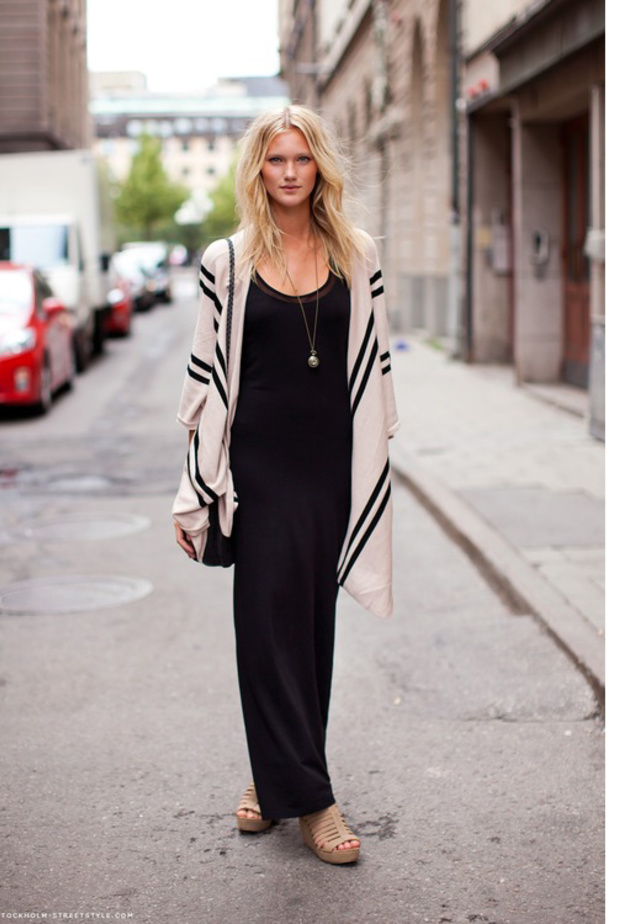 تألقي باطلالة عفوية هذا الموسم مع تصاميم الفساتين الماكسي