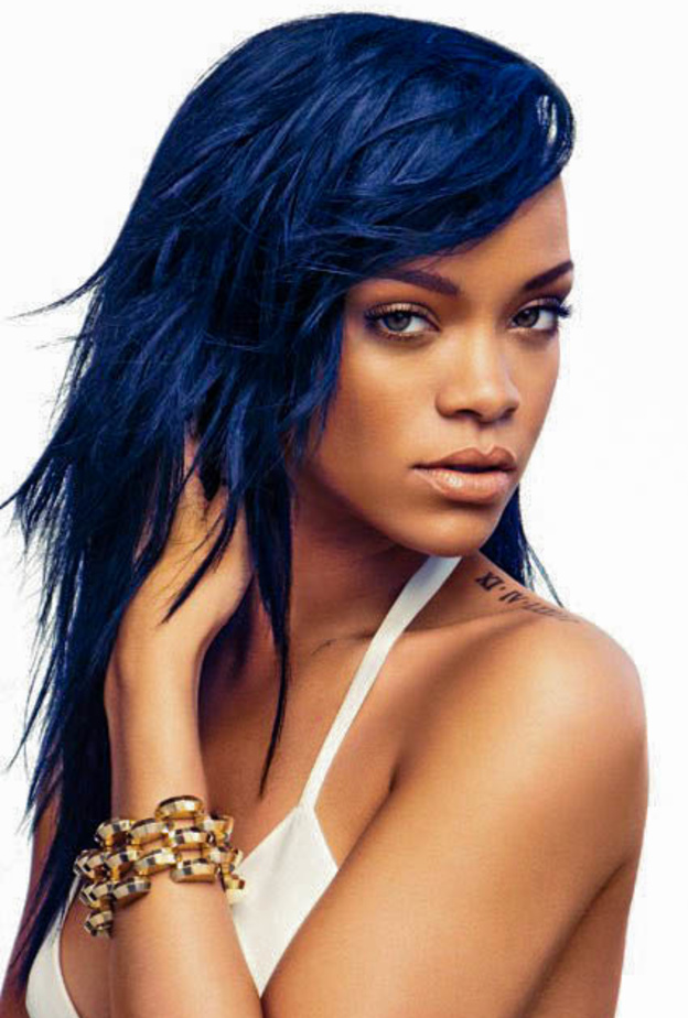 ريهانا بالشعر الأزرق