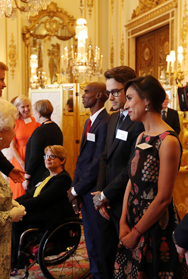 ليام باين ينشر صورته في الحفل