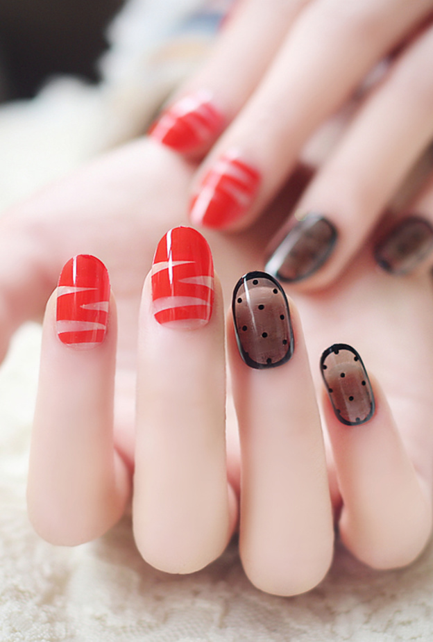 نقشات الدانتيل مع الأوان اللامعة