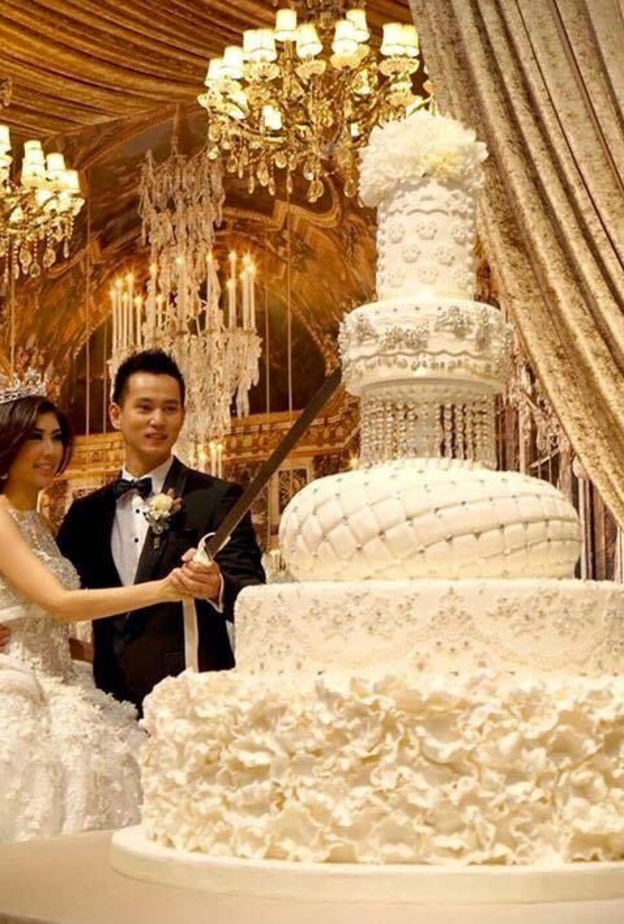 يجب تأمين مكان مناسب لوضع كعة الزفاف الضخمة