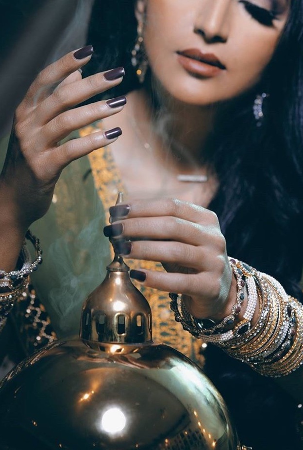 تعشق بثينة بخور اللبان ويشعرها بالهدوء