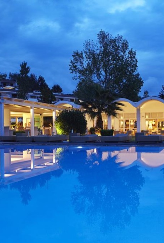 من غراند ميكونوس