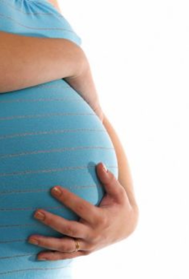 أسباب بطء حركة الجنين في الشهر التاسع 