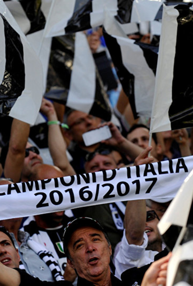 وفنتوس بطل الدوري الإيطالي 2017 من صور رويترز